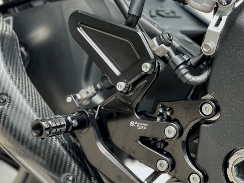 YAMAHA YZF-R1 2021 "CHIẾN BINH BÓNG TỐI" SIÊU CHẤT VỚI DÀN ĐỒ CHẤT CHƠI