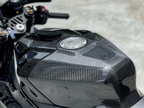 YAMAHA YZF-R1 2021 "CHIẾN BINH BÓNG TỐI" SIÊU CHẤT VỚI DÀN ĐỒ CHẤT CHƠI