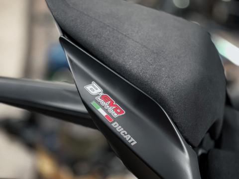 DUCATI STREETFIGHTER V4S VỪA ĐẬP THÙNG VỚI LOẠT OPTION CỰC KHỦNG 